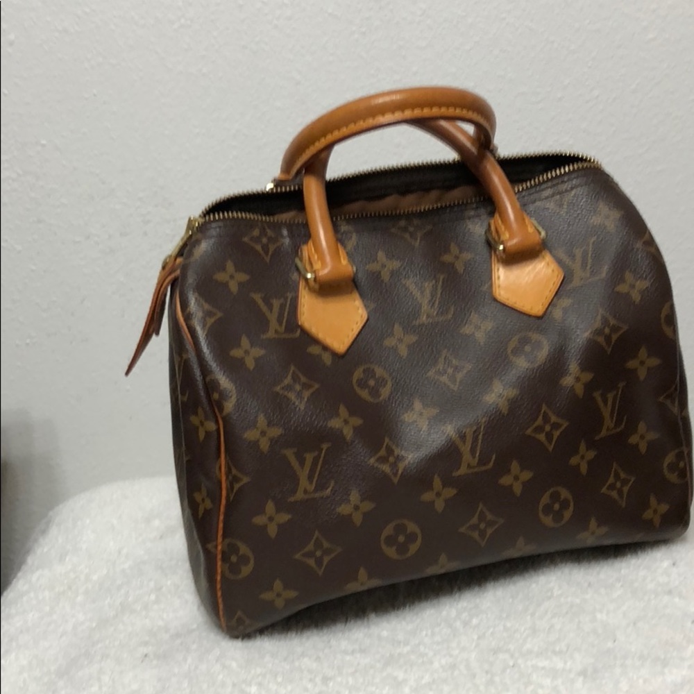 Louis Vuitton speedy